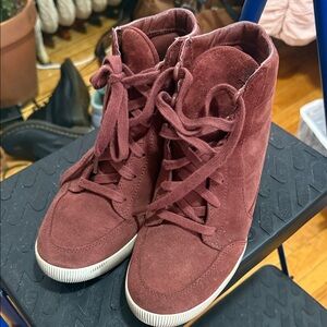 Sorel Women's Maroon High-Top wedge Sneakers